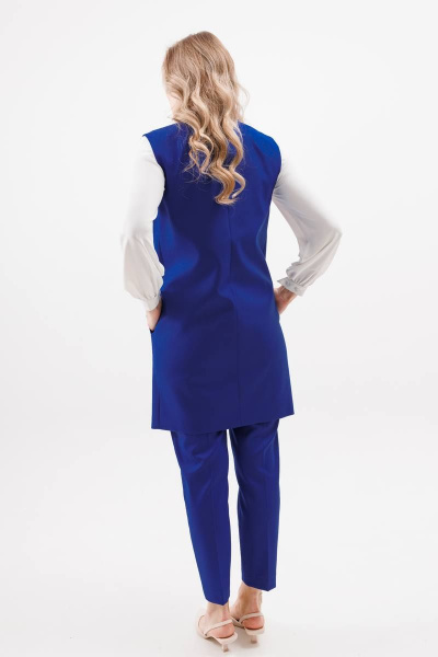 Демисезонный комплект жилет и брюки в деловом стиле SandyNa 130560 ультрамарин - фото 4