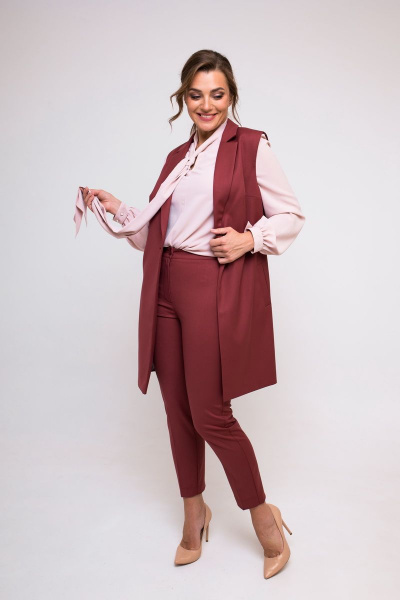 Костюм женский демисезонный из текстиля с жилетом и классическими брюками SandyNa 130560 чилийский_перец - фото 9