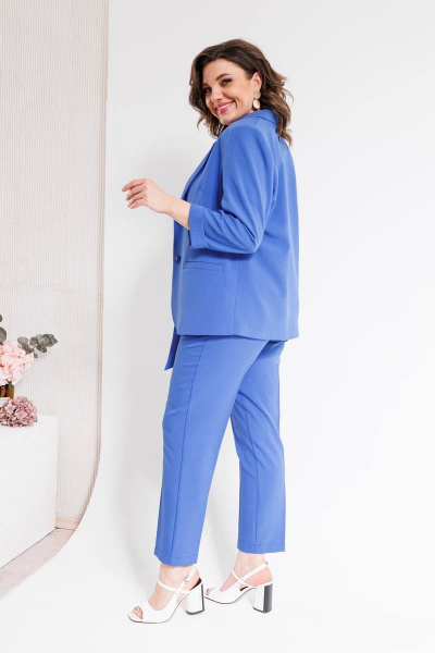 Костюм женский двухпредметный из текстиля с зауженными брюками SandyNa 130561 ультрамарин - фото 4
