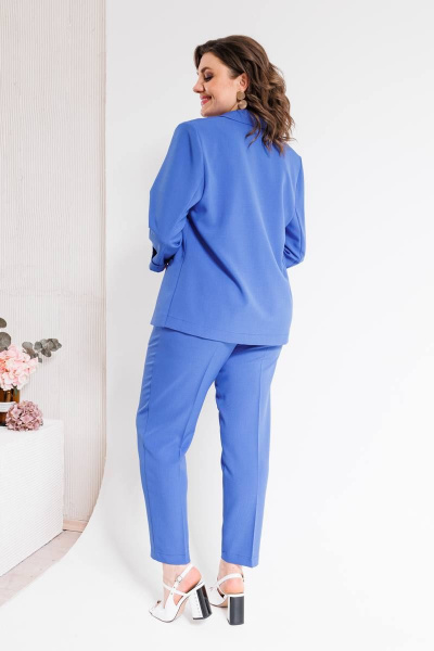 Костюм женский двухпредметный из текстиля с зауженными брюками SandyNa 130561 ультрамарин - фото 15