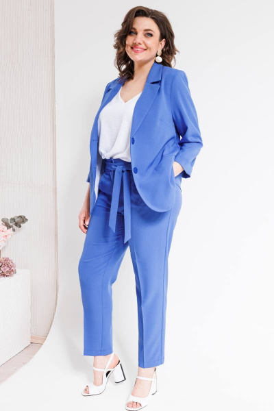 Костюм женский двухпредметный из текстиля с зауженными брюками SandyNa 130561 ультрамарин - фото 11