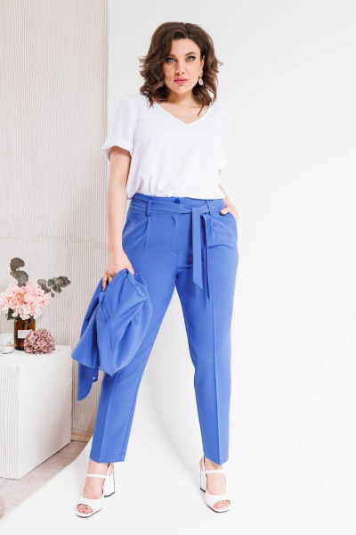 Костюм женский двухпредметный из текстиля с зауженными брюками SandyNa 130561 ультрамарин - фото 9