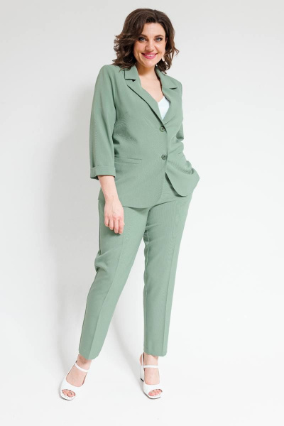 Костюм женский двухпредметный из текстиля с зауженными брюками SandyNa 130561 олива - фото 1