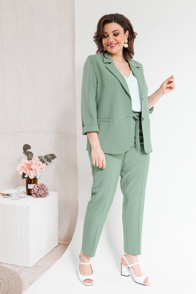 Костюм женский двухпредметный из текстиля с зауженными брюками SandyNa 130561 олива - фото 19
