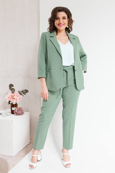 Костюм женский двухпредметный из текстиля с зауженными брюками SandyNa 130561 олива - фото 18