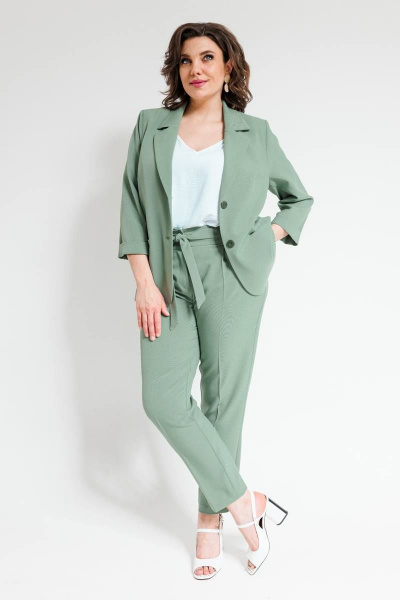 Костюм женский двухпредметный из текстиля с зауженными брюками SandyNa 130561 олива - фото 13