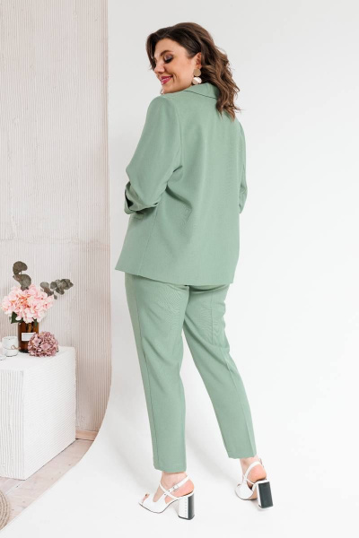 Костюм женский двухпредметный из текстиля с зауженными брюками SandyNa 130561 олива - фото 7