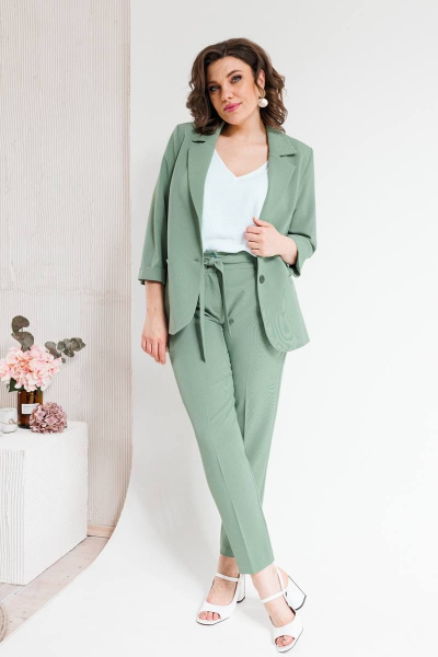 Костюм женский двухпредметный из текстиля с зауженными брюками SandyNa 130561 олива - фото 4