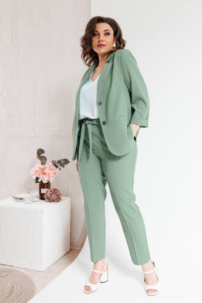 Костюм женский двухпредметный из текстиля с зауженными брюками SandyNa 130561 олива - фото 3