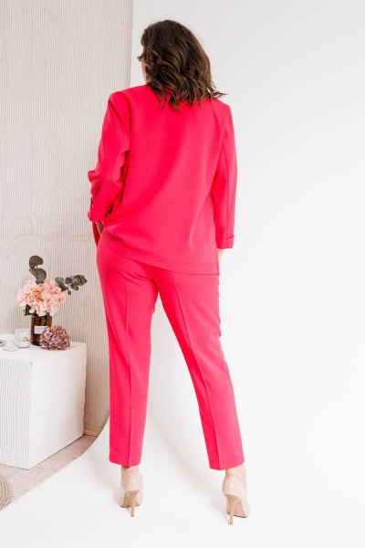 Костюм женский двухпредметный из текстиля с зауженными брюками SandyNa 130561 коралл - фото 9