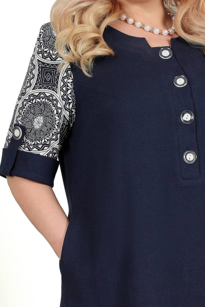 Платье с английским воротом и ленточным поясом Ninele 7421 синий - фото 5