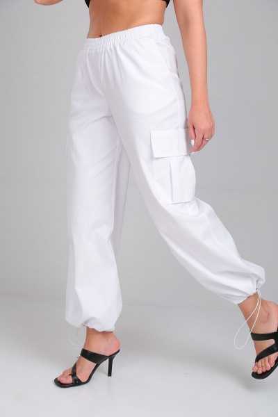 Белые брюки карго на резинке с карманами и складками ALEZA 2007.1 - фото 6