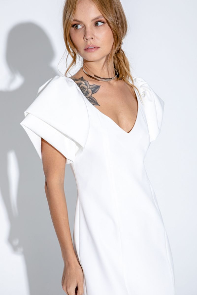 Летнее платье приталенное с глубоким V-образным вырезом PiRS 4523 - фото 3