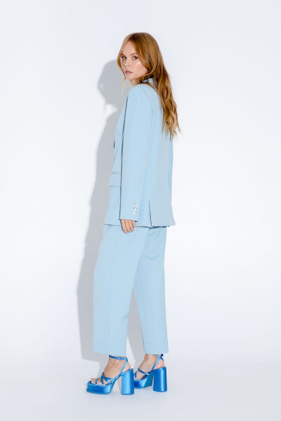 Летний костюм из текстиля с жакетом и брюками из голубого цвета PiRS 4536 голубой - фото 7