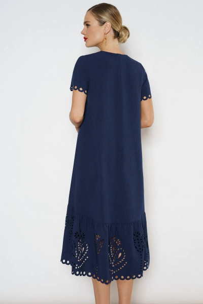 Синее летнее платье с перфорацией и асимметричным низом Urs 23-231-1 - фото 3