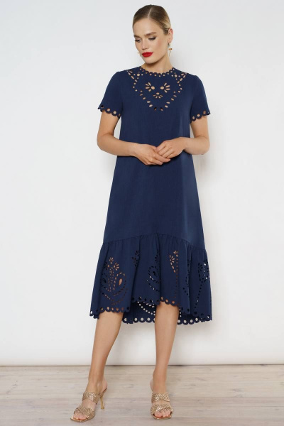 Синее летнее платье с перфорацией и асимметричным низом Urs 23-231-1 - фото 2