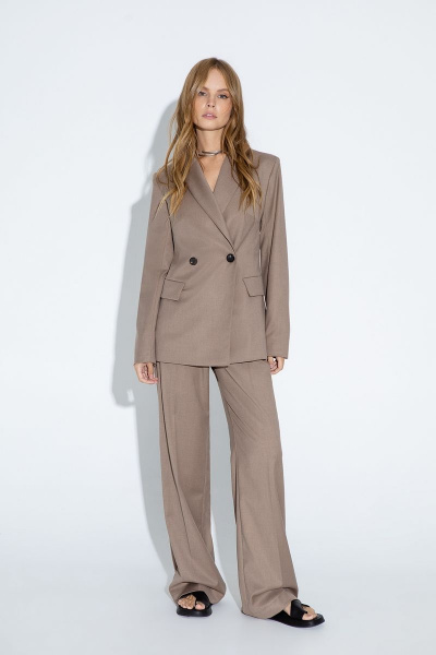 Приталенный классический жакет из текстиля с нагрудными вытачками PiRS 4658 бежевый - фото 2