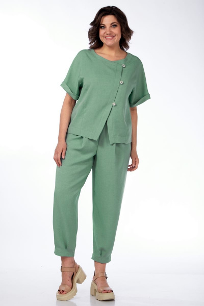 Летний брючный костюм из льна-вишера с жакетом Michel chic 1337 зеленый - фото 1