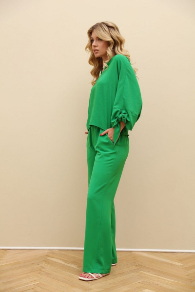 Комплект из укороченного джемпера и прямых брюк из текстиля LM КЗ8097 - фото 4