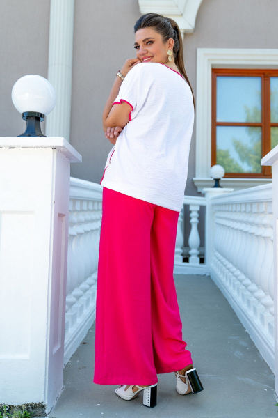 Костюм из текстиля с асимметричными деталями Andina 915-4 белый-фуксия - фото 3