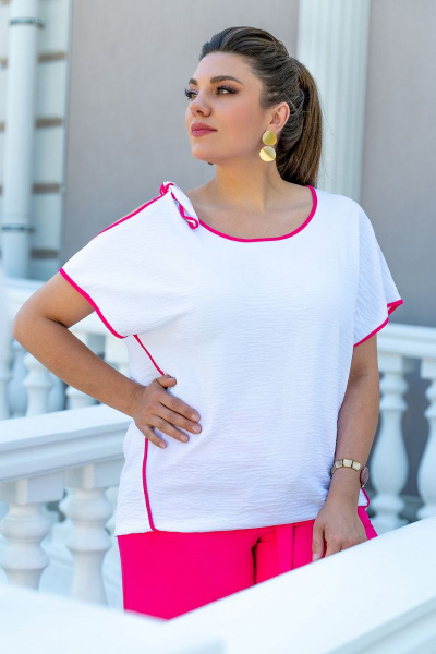 Костюм из текстиля с асимметричными деталями Andina 915-4 белый-фуксия - фото 5