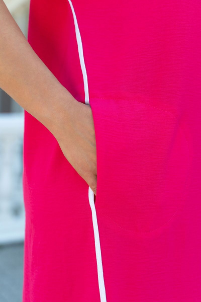 Платье прямое с асимметричным рукавом и карманами Andina 815-1 фуксия - фото 11