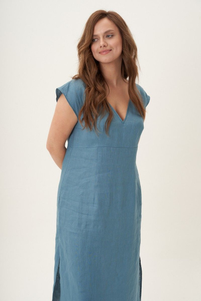 Льняное платье с V-образным вырезом и боковыми разрезами Fantazia Mod 4524 бирюза - фото 2