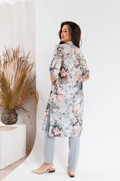 Серый костюм из блузона и брюк с принтом для повседневных образов SandyNa 130544 цветы+серый - фото 10