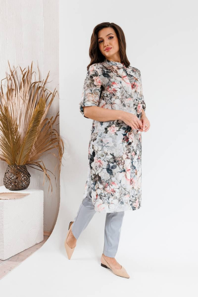 Серый костюм из блузона и брюк с принтом для повседневных образов SandyNa 130544 цветы+серый - фото 6