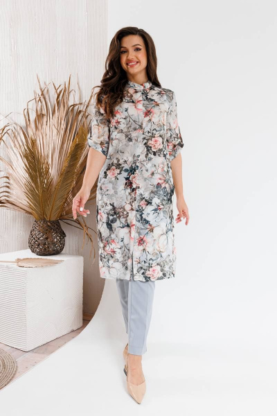 Серый костюм из блузона и брюк с принтом для повседневных образов SandyNa 130544 цветы+серый - фото 2