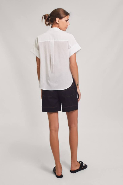 Белая блуза из хлопка с кокеткой и контрастными пуговицами Rivoli 2348 белый - фото 4