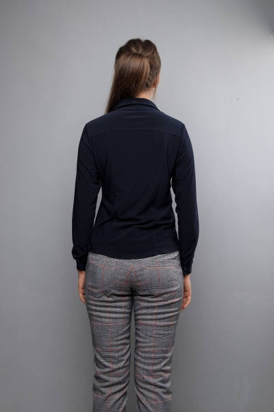 Деловая блуза синего цвета из трикотажа с кокеткой и воротником-стойкой Mita ЖМ726Б т.синий - фото 4