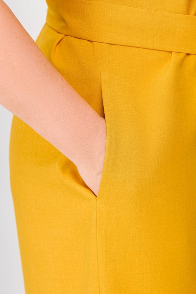 Платье легкое полуприлегающее из текстиля с декоративными пуговицами Swallow 668.4 горчица - фото 11
