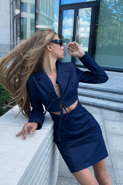 Джинсовое платье с имитацией юбки и жакета на завязках Skipper Design 4449 темно-синий - фото 2