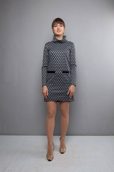 Платье прямого силуэта с накладными карманами и воротником хомут Mita ЖМ845 т.серый/горох - фото 2