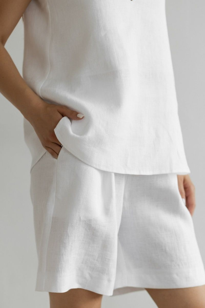 Летний леновый костюм топ и шорты с глубоким вырезом Atelero 1073 белый - фото 4