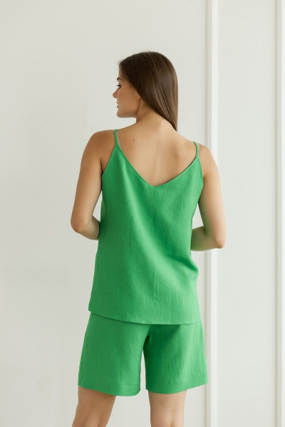 Летний леновый топ с глубоким вырезом и тонкими бретелями Atelero 1080 зеленый - фото 2