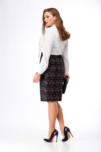 Белая нарядная блузка с воротником-стойкой и бантом на пуговицах Anelli 369 молочный - фото 2