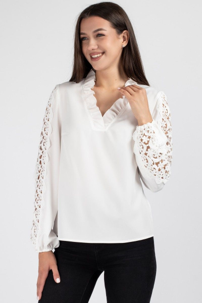 Белая деловая блуза с кружевами и рюшей VIZAVI 695 молочный - фото 3
