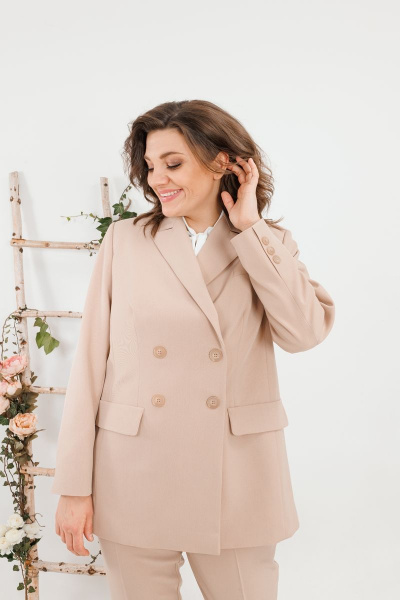 Бежевый жакет прямого кроя с рельефами и карманами SandyNa 13934 песочный - фото 1