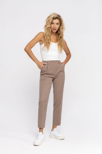 Укороченные брюки с мягкими складками и стрелками PiRS 4641 бежевый - фото 3