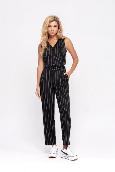 Летний деловой костюм-тройка с укороченным жилетом и брюками с складками PiRS 4690 черный - фото 3