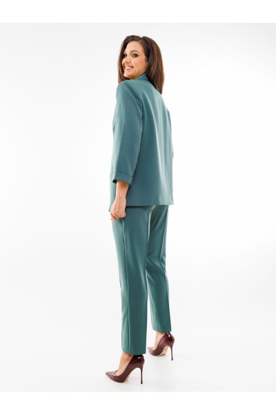 Костюм из жакета полуприлегающего силуэта и зауженных брюк SandyNa 130561 морская волна - фото 6