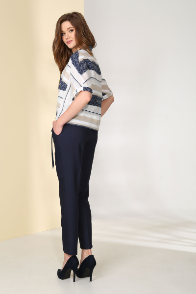 Жакет полуприлегающий без воротника из эластичной ткани Golden Valley 36240 сине-крем. - фото 2