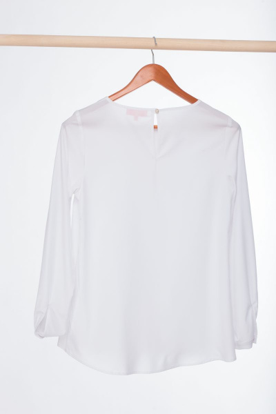 Белая классическая блузка с складками и удлиненной спинкой Anelli 320 белый - фото 5