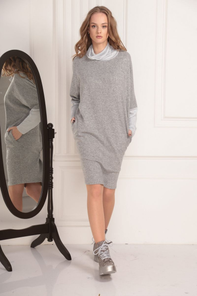 Тёплое трикотажное платье с серебристыми вставками AMORI 9433 серый - фото 1