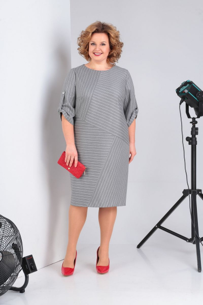 Серое деловое платье с серебристым эффектом длиной 103 см Grace for you 195/1 серый - фото 1