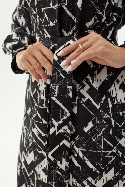 Черное платье прямого силуэта с шлицей и поясом MALI 423-048 черно-белый - фото 9