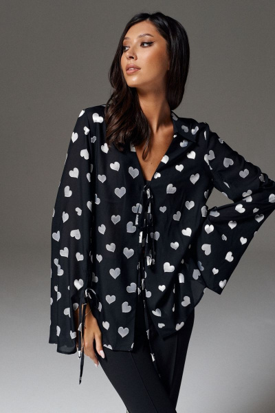 Демисезонная черная рубашка с сердцами и разрезами на завязках ANNETE A737 - фото 2