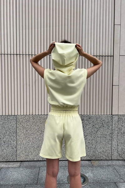 Костюм джемпер и шорты из хлопка с капюшоном i3i Fashion 406/2 желтый - фото 5